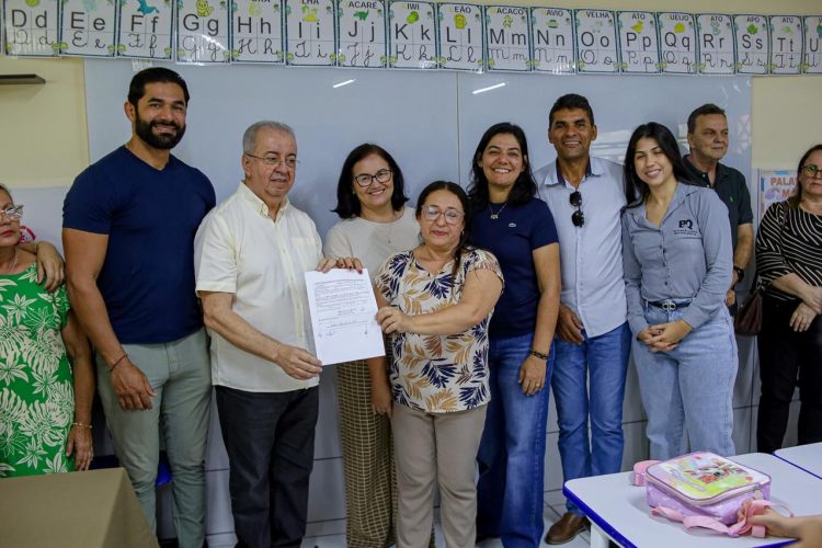 Prefeitura de Gravatá entrega requalificação da Escola Manoel Francisco e anuncia obras na Escola de Camocim