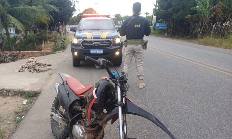 PRF recupera motocicleta adulterada na BR-101, em Palmares