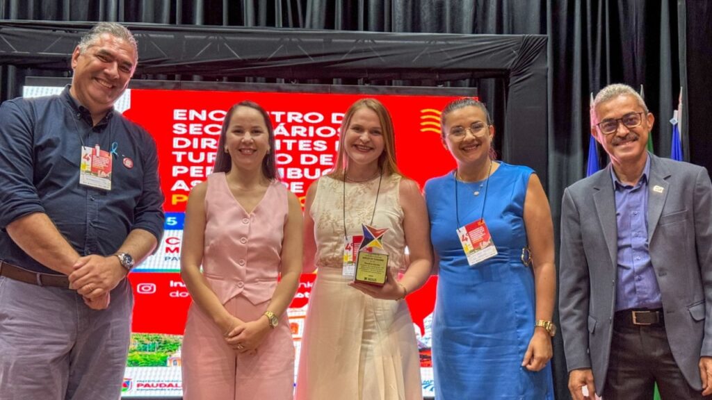 Prefeito de Chã Grande é reconhecido como “Amigo do Turismo” em evento estadual