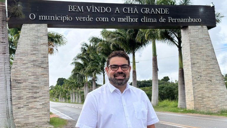 Prefeitura de Chã Grande paga segunda parcela do 13º salário e injeta mais de R$ 2 milhões na economia local