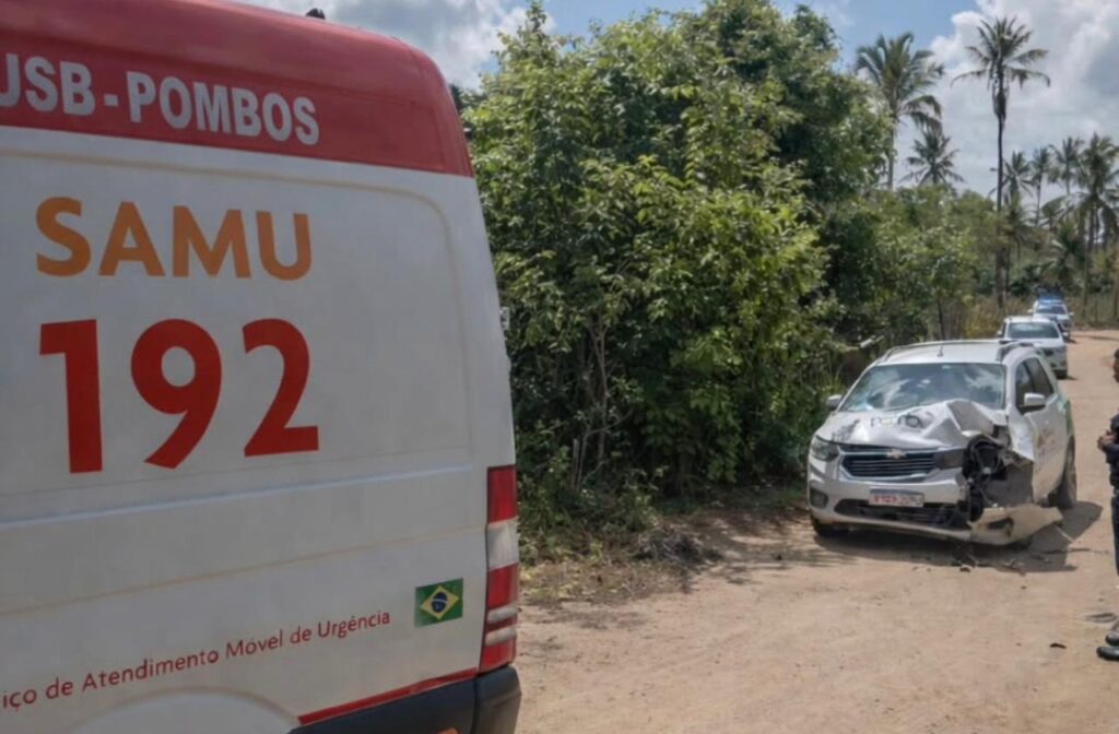 Colisão frontal entre veículo da Saúde e motocicleta é registrada na zona rural de Pombos