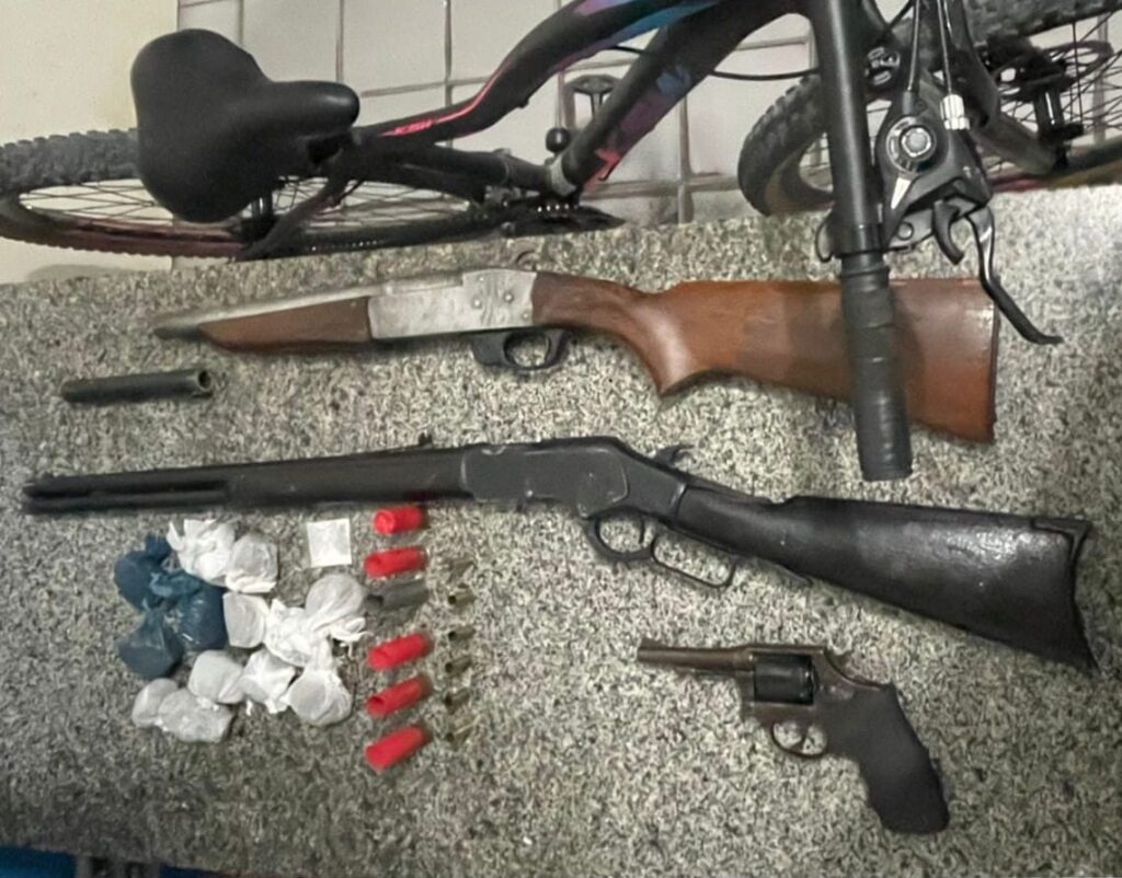 Polícia apreende armas de fogo e entorpecentes durante operação em Chã Grande