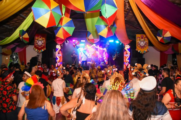 Baile Municipal de Gravatá abre oficialmente o Carnaval 2026 com música, emoção e causa solidária