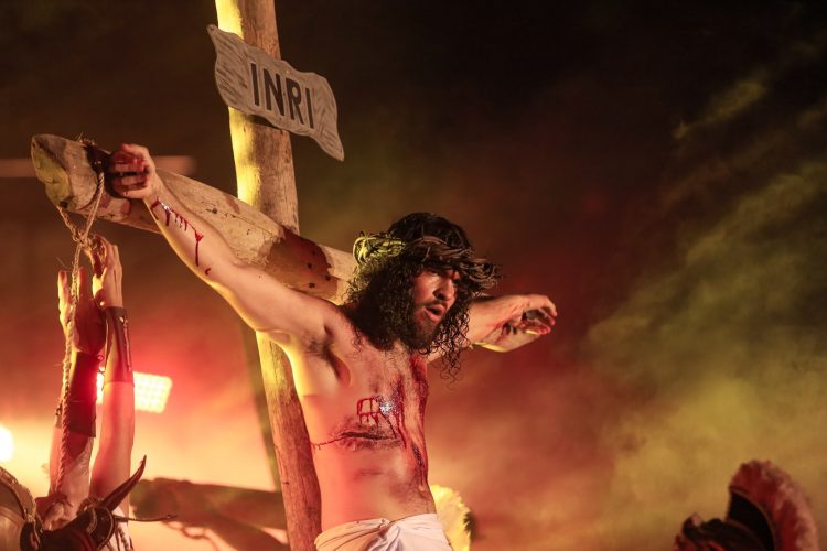 Espetáculo “A Nossa Paixão – A Luz do Mundo” emociona público na abertura em Gravatá