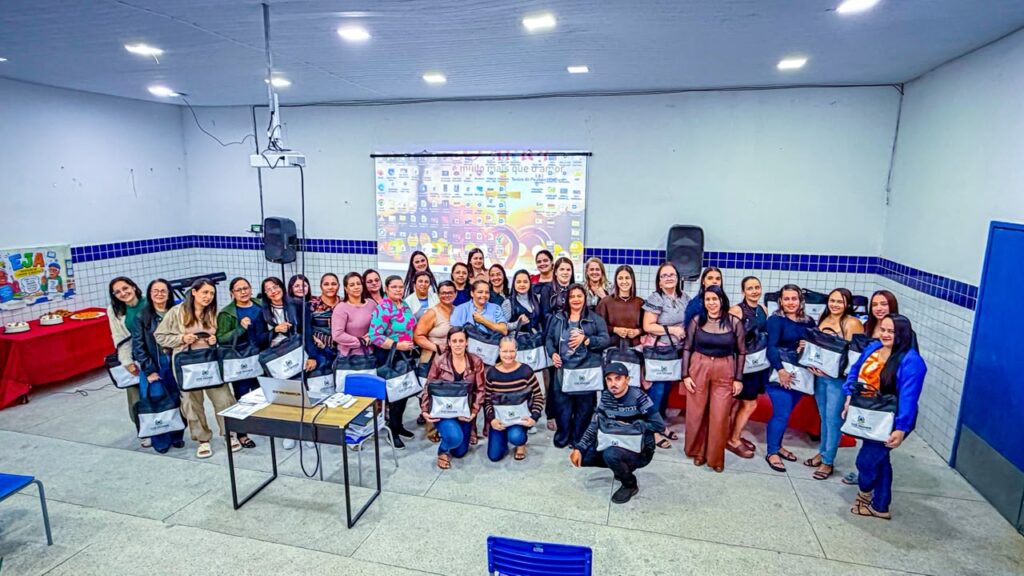 Professores da EJA participam de formação para início do segundo semestre em Chã Grande