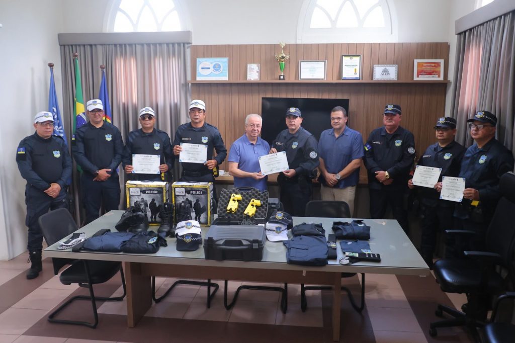Prefeitura de Gravatá entrega novos fardamentos e equipamentos à Guarda Civil Municipal