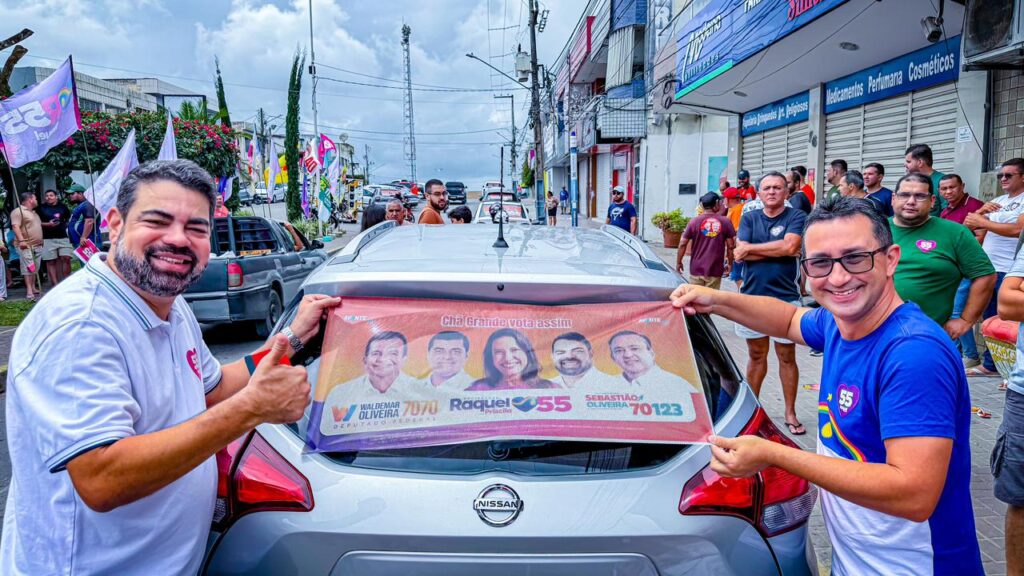 Diogo e Sandro Advogado inauguram comitê e promovem adesivaço em Chã Grande